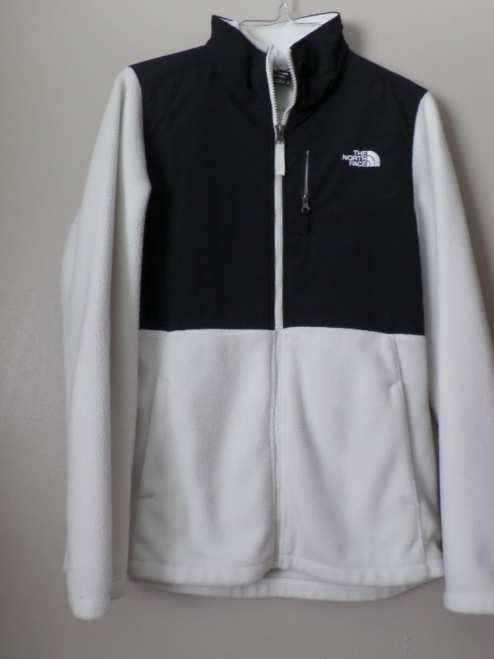 North Face Denali Black/White Polyester Fleece Jacket – Size Medium